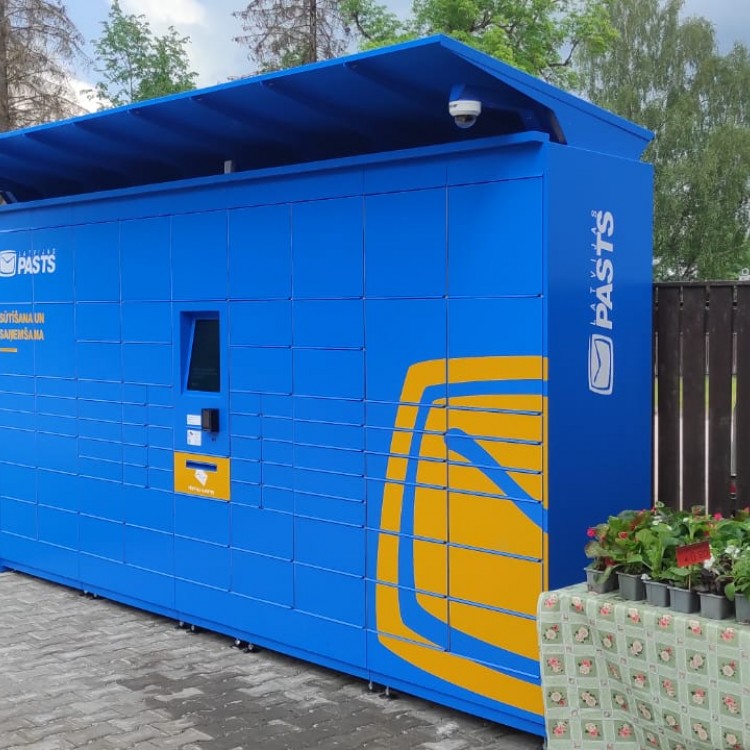 Hansab uzstādītais Latvijas pasta pakomāts